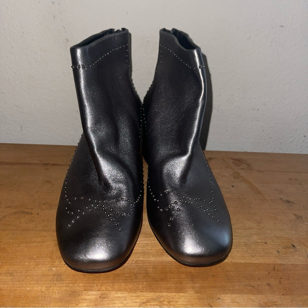 Donald J Pliner Women Cafne Bow Gun Metal Leather Ankle Booties NWT Sz 9 - Picture 2 of 10